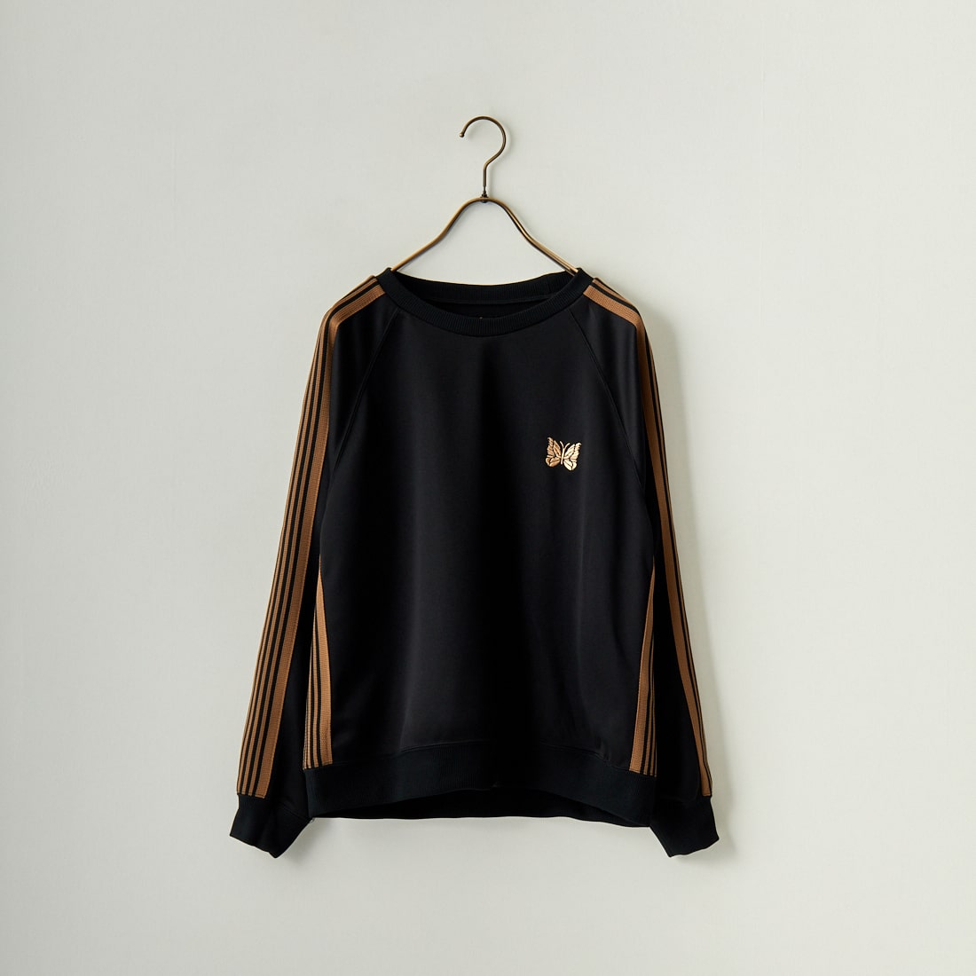 2023春夏のNeedles [ニードルズ] 別注 トラッククルーネックシャツ [LQ445-JF]です。