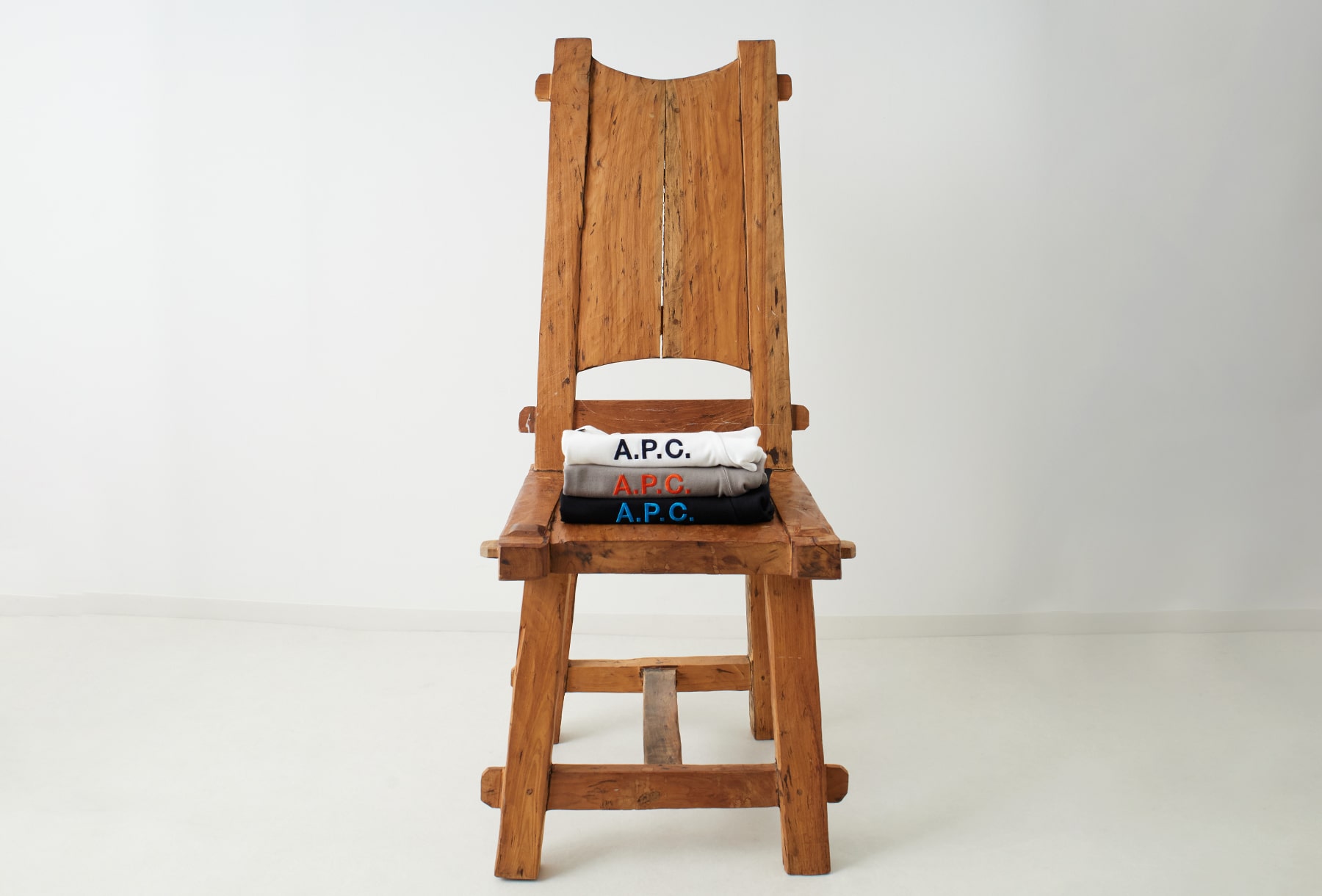 A.P.C.(アー・ペー・セー)の別注デザインTシャツが販売スタート