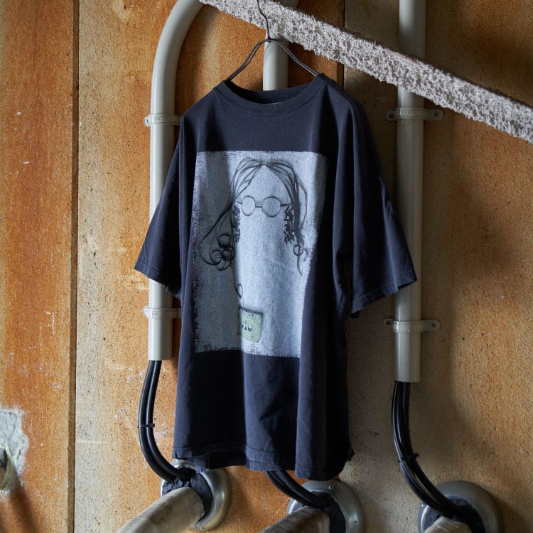 REMI RELIEF [レミレリーフ] 別注 ビッグプリントTシャツ JHON [RN26349315-JF]