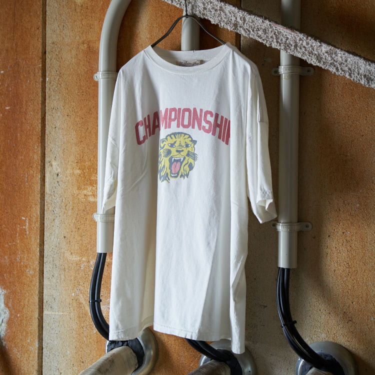 REMI RELIEF [レミレリーフ] 別注 ビッグプリントTシャツ CHAMPIONSHIP [RN26349322-JF]