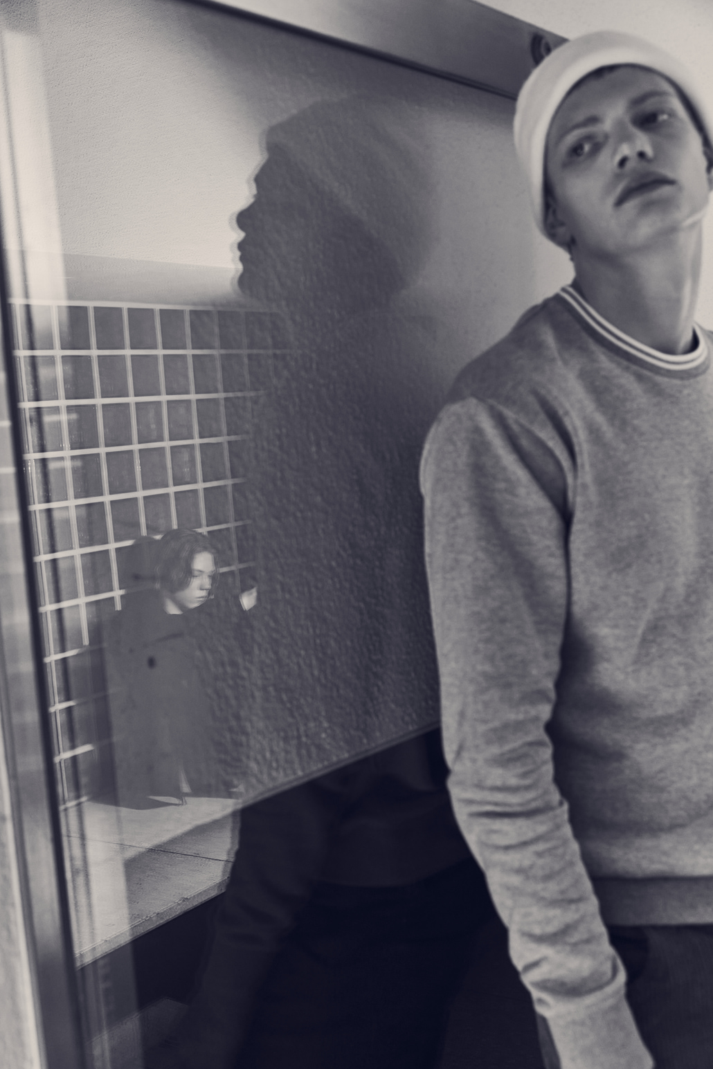 FRED PERRY [フレッドペリー] 別注 ツインティップライン ワンポイントロゴ刺繍クルーネックスウェット [FPM-24A-004-JF]のコーディネート写真です。