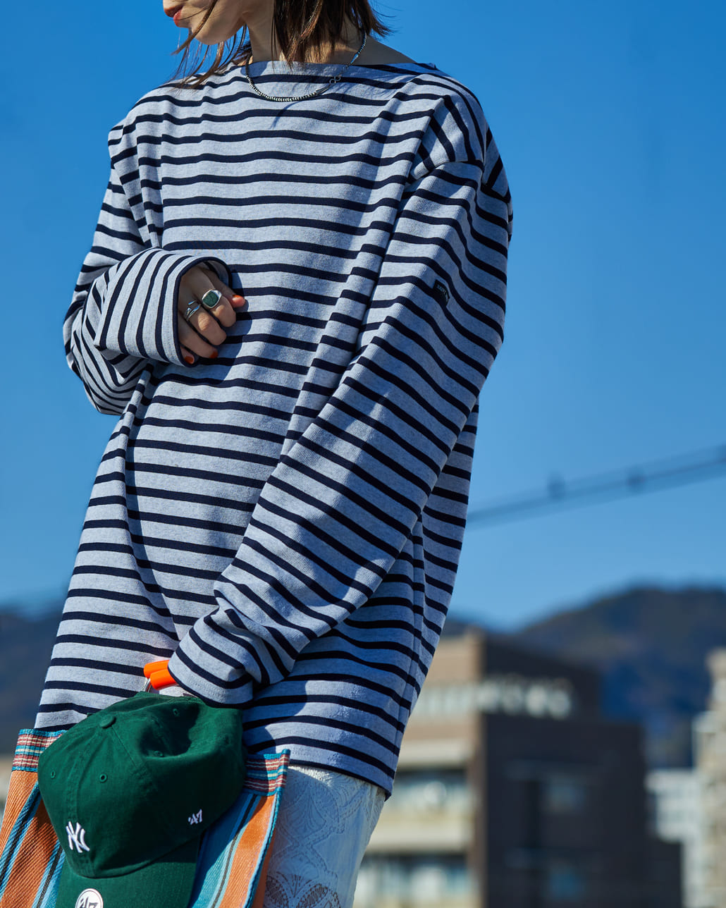 ST.JAMES [セントジェームス] 別注 バスクボーダーロングスリーブTシャツ [OUESSANT-JF]のレディースコーディネート写真です。
