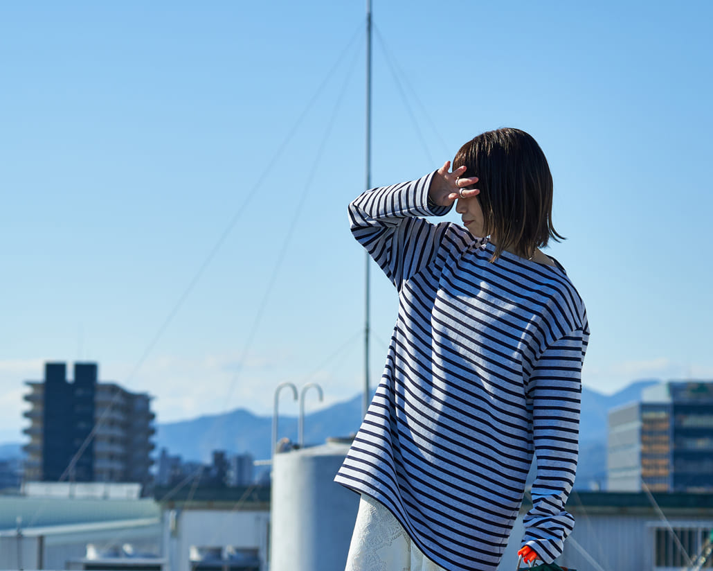 ST.JAMES [セントジェームス] 別注 バスクボーダーロングスリーブTシャツ [OUESSANT-JF]のレディースコーディネート写真です。