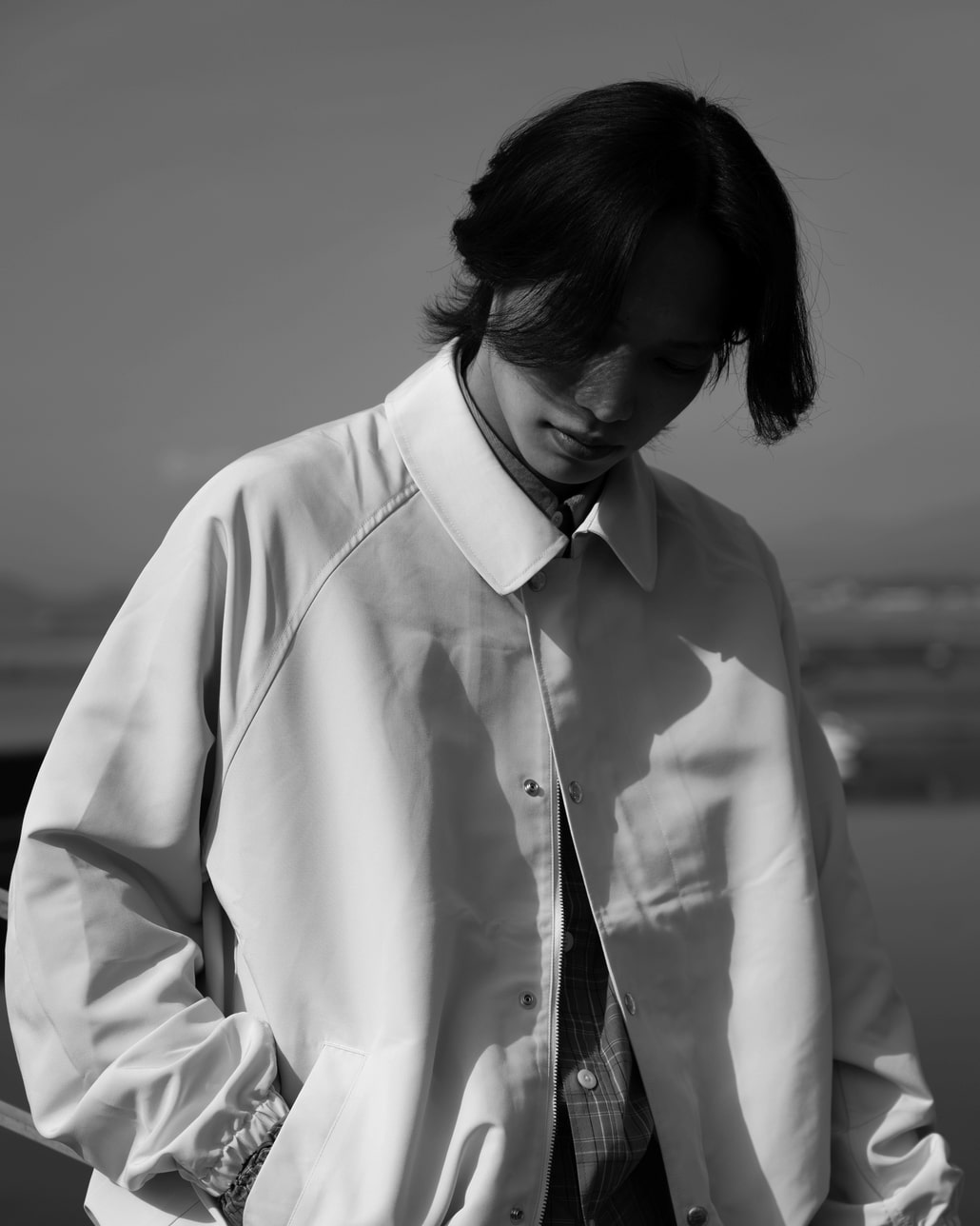 UNIVERSAL OVERALL 2025年春夏 別注コレクション MENSのコーチジャケット着用コーディネートです。