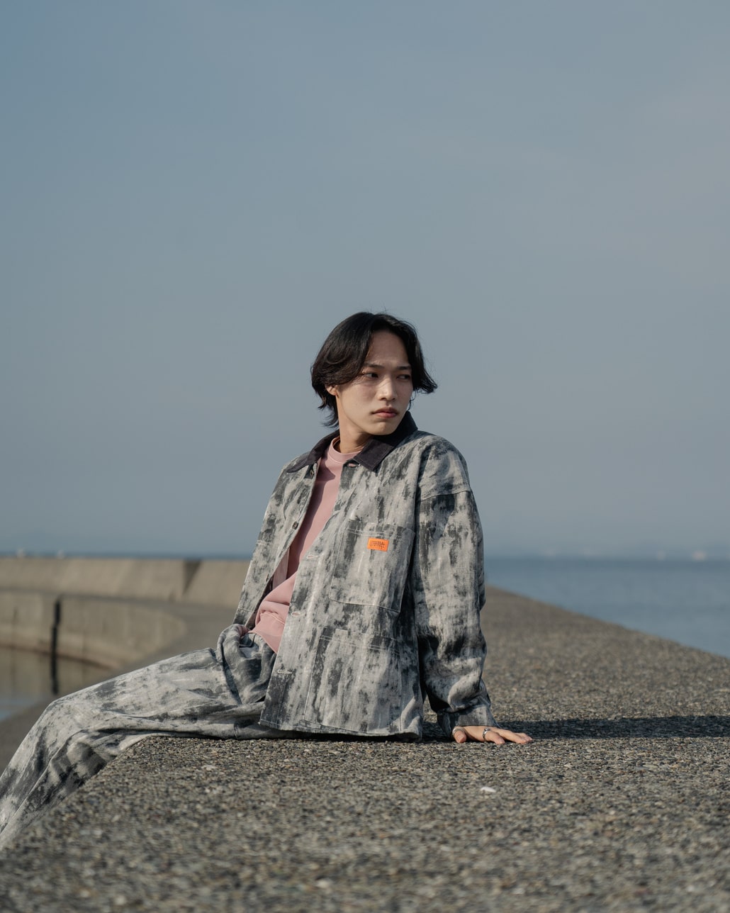 UNIVERSAL OVERALL 2025年春夏 別注コレクション MENSの着用コーディネートです。
