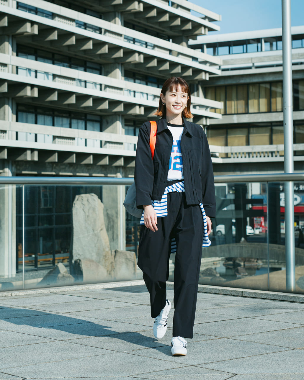 別注UNIVERSAL OVERALLとJULY NINEのコーディネート写真です。
