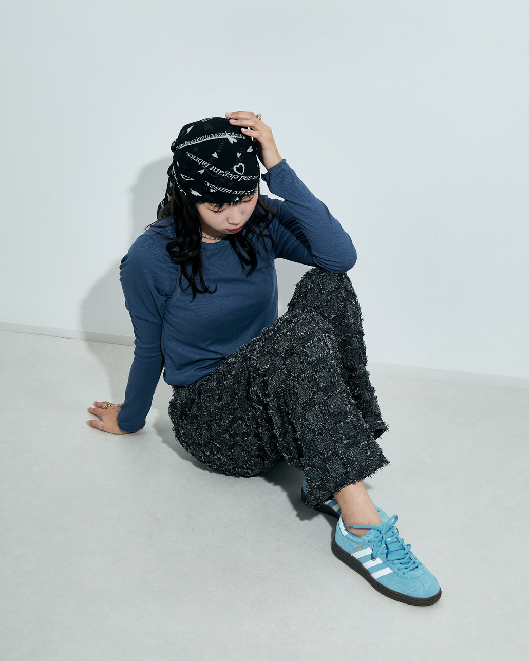 nenom(ネノム)2025春夏イメージルックのコーディネート写真です。