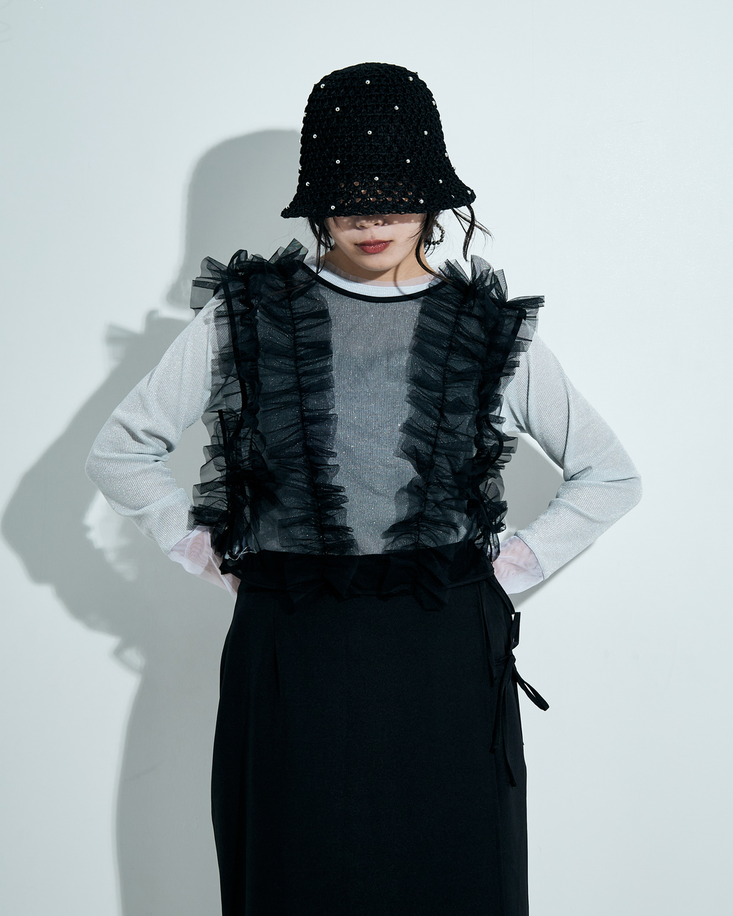 nenom(ネノム)2025春夏イメージルックのコーディネート写真です。