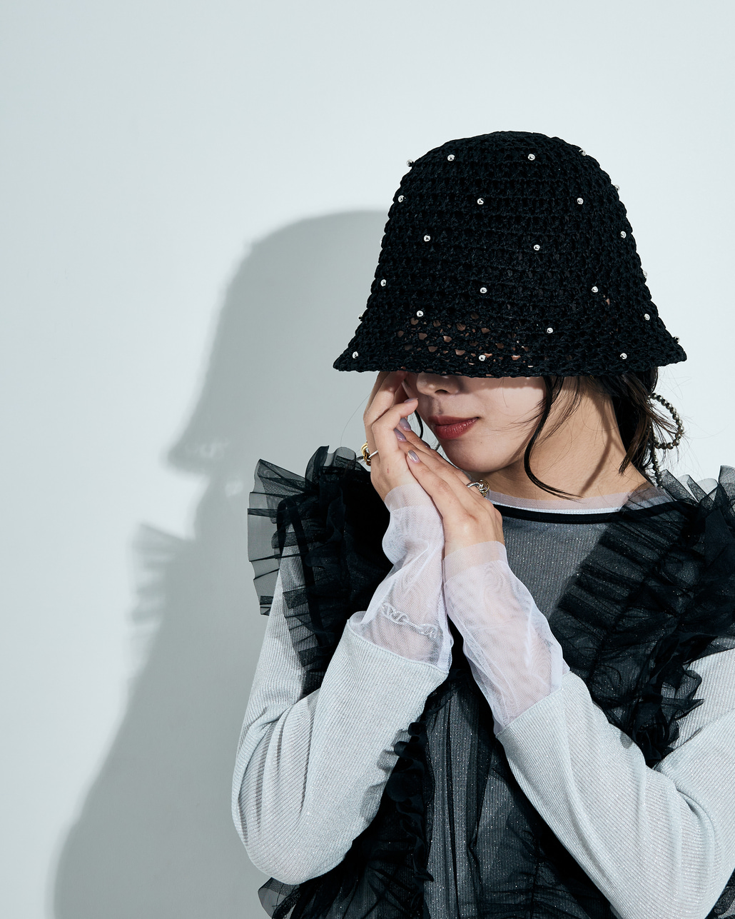 nenom(ネノム)2025春夏イメージルックのコーディネート写真です。