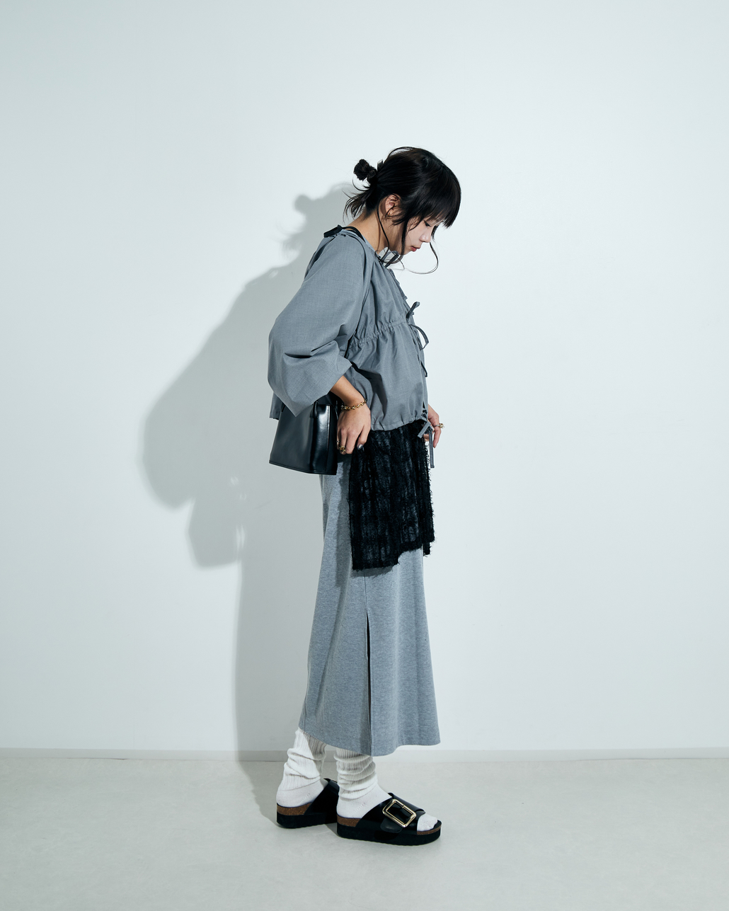 nenom(ネノム)2025春夏イメージルックのコーディネート写真です。