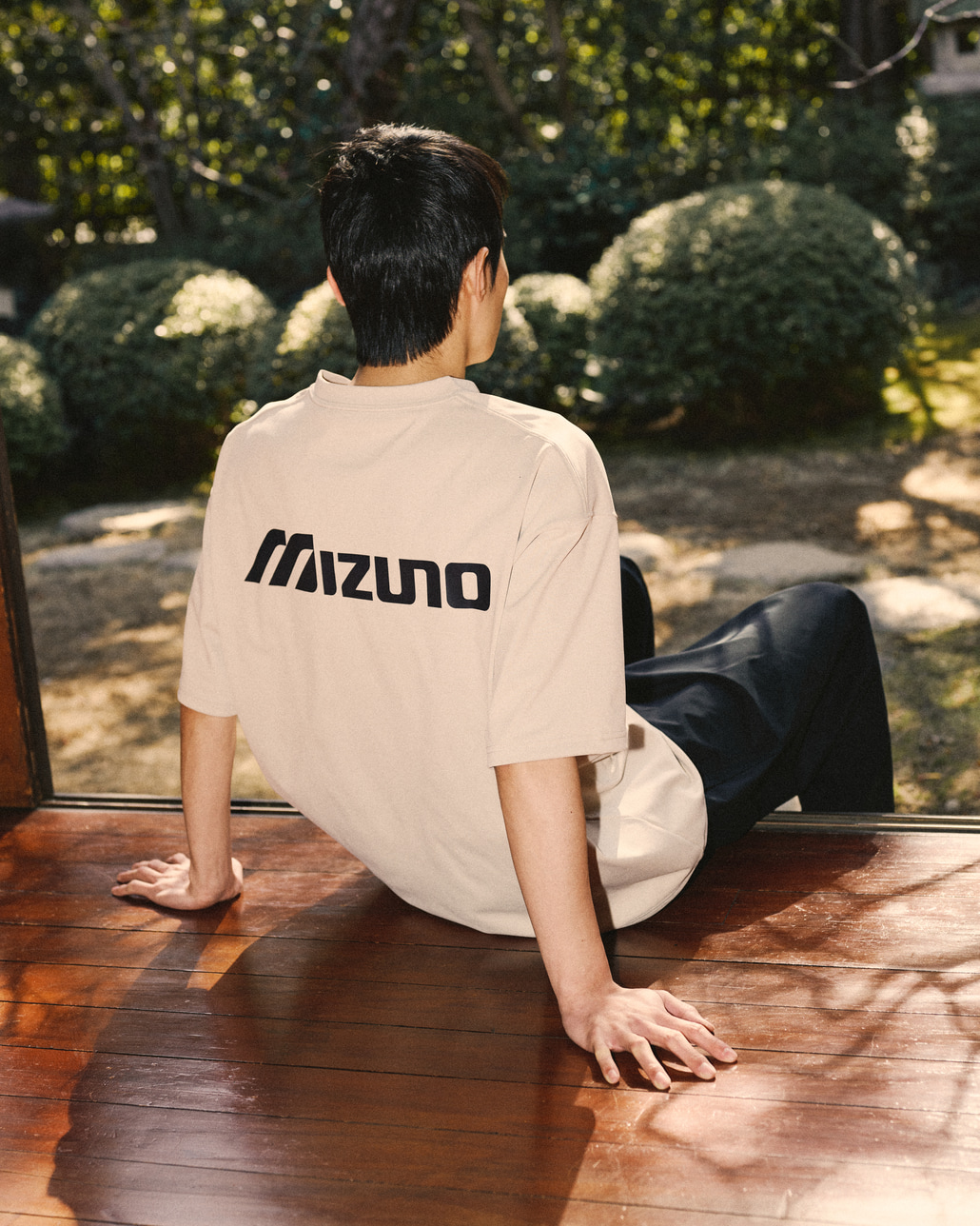 MIZUNO [ミズノ] 別注 ヘビーオンスTeeシャツ [B2JACW05-JF]と別注 エアリーベントパンツ [B2JFCW05-JF]のスタイリング画像です。