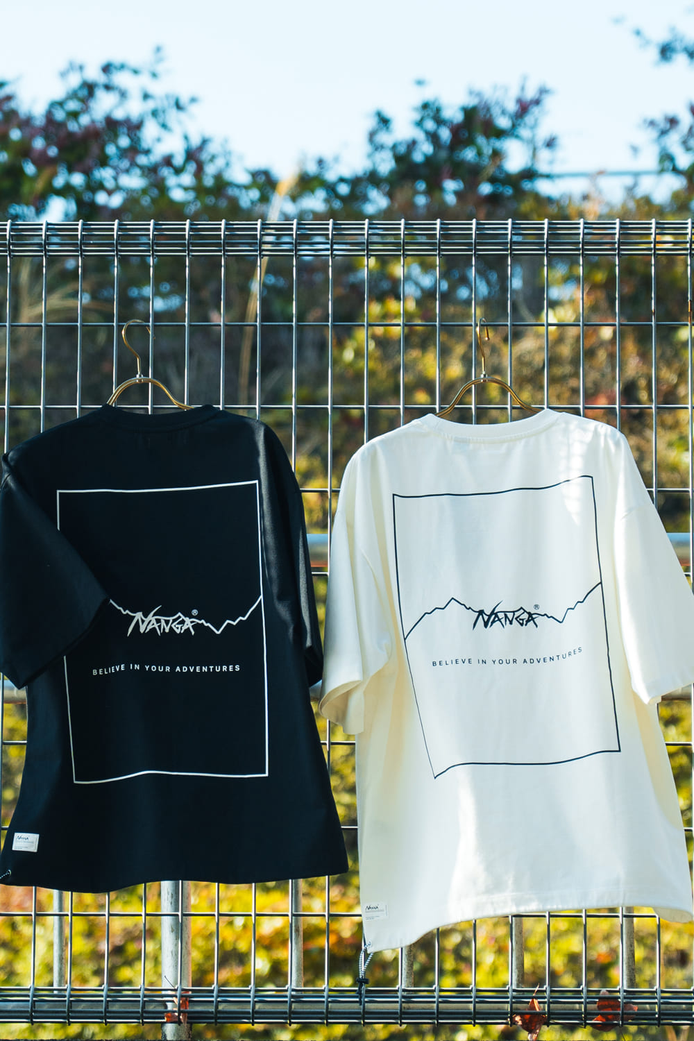 JEANSFACTORY × NANGA [ジーンズファクトリー × ナンガ] 別注 バックプリント ドローコードTシャツ [NW25SS-JF6]