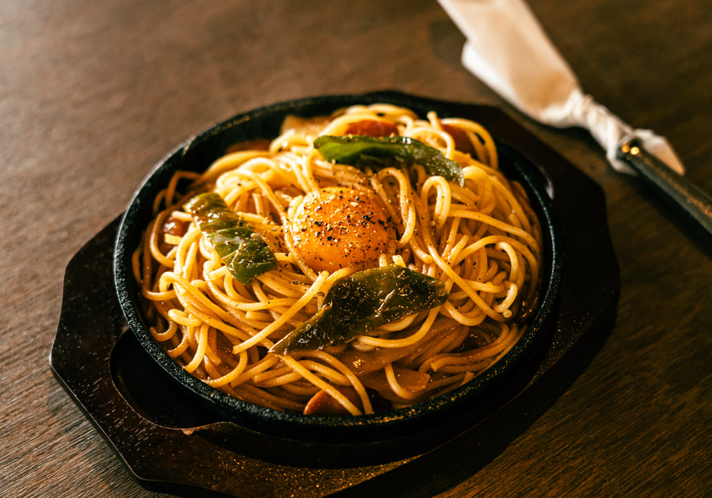 kissa kaiの鉄板焼きナポリタンです。
