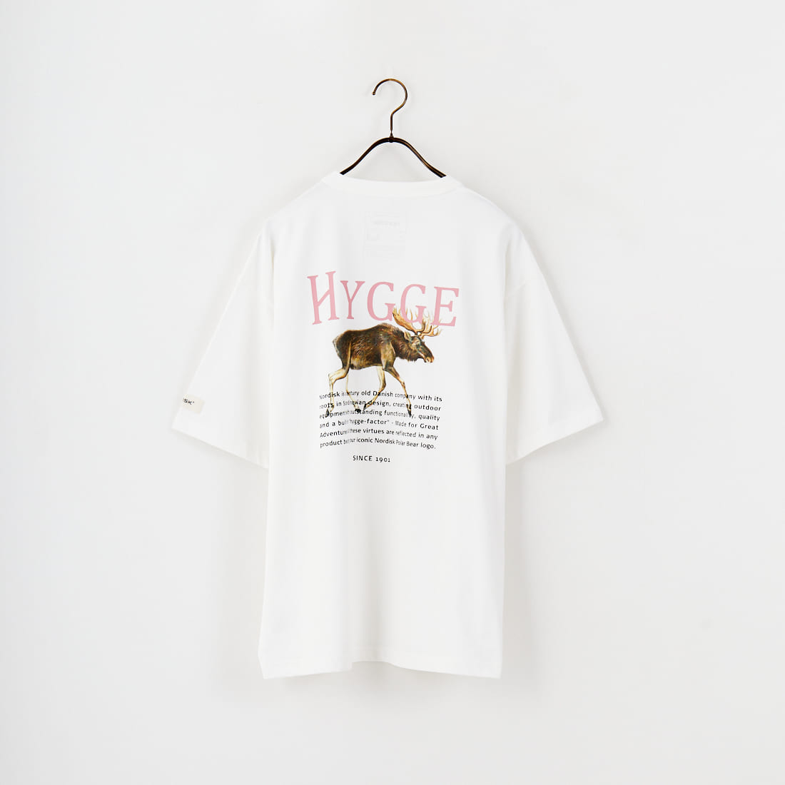 NORDISK [ノルディスク] 別注 HYGGE シカバックプリントTシャツ [NU11503-JF]です。