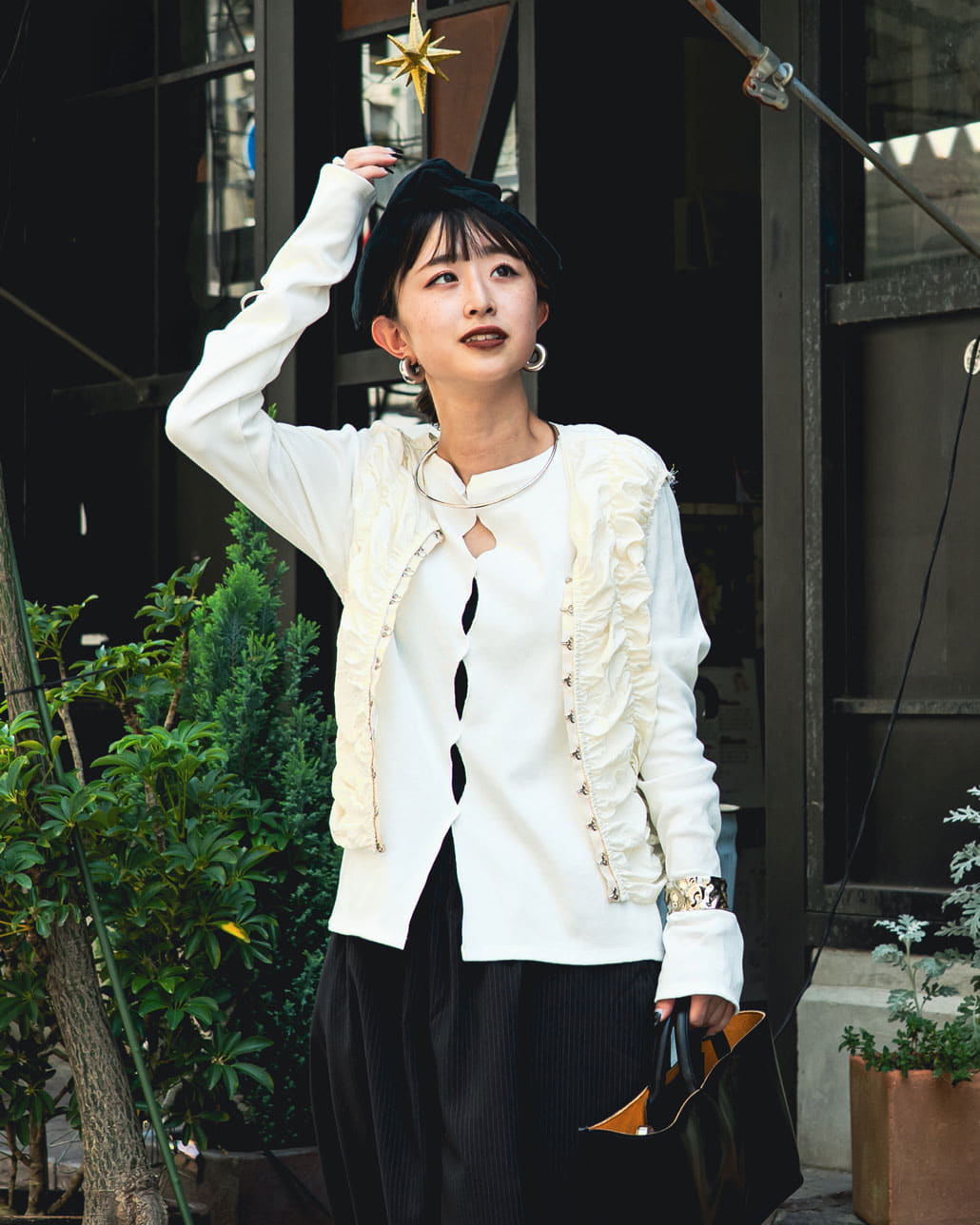 nenom [ネノム] × Ujichan 前後2WAY カットホール リブカットソー [NE25132007]のコーディネート写真です。