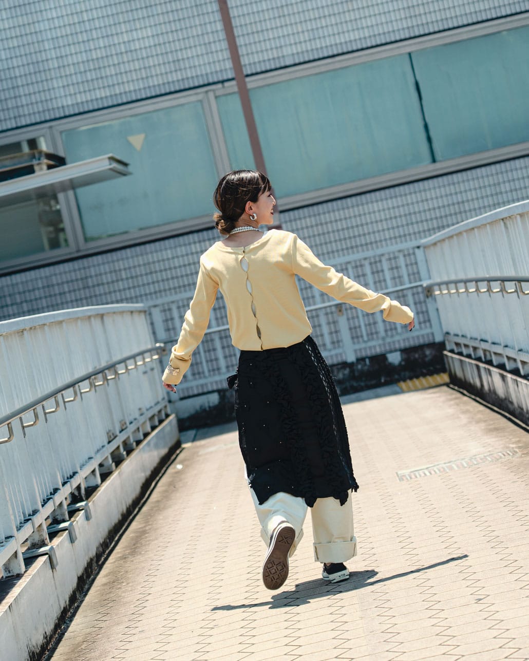 nenom [ネノム] × Ujichan 前後2WAY カットホール リブカットソー [NE25132007]のコーディネート写真です。