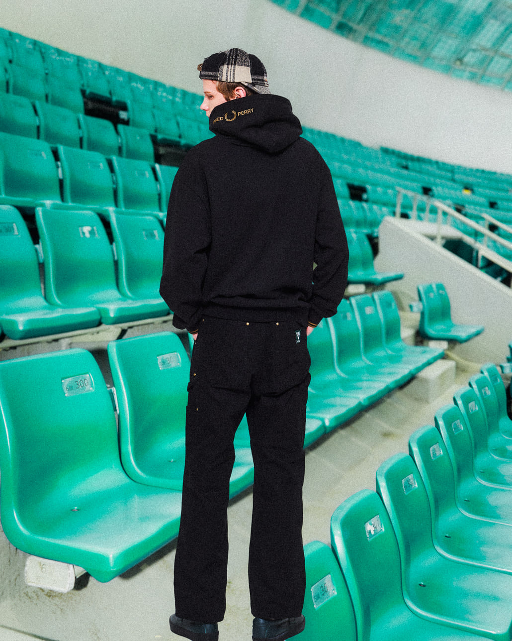 FRED PERRY [フレッドペリー] 別注 フードロゴ刺繍スウェットパーカー [FPM-25A-026JF]です。