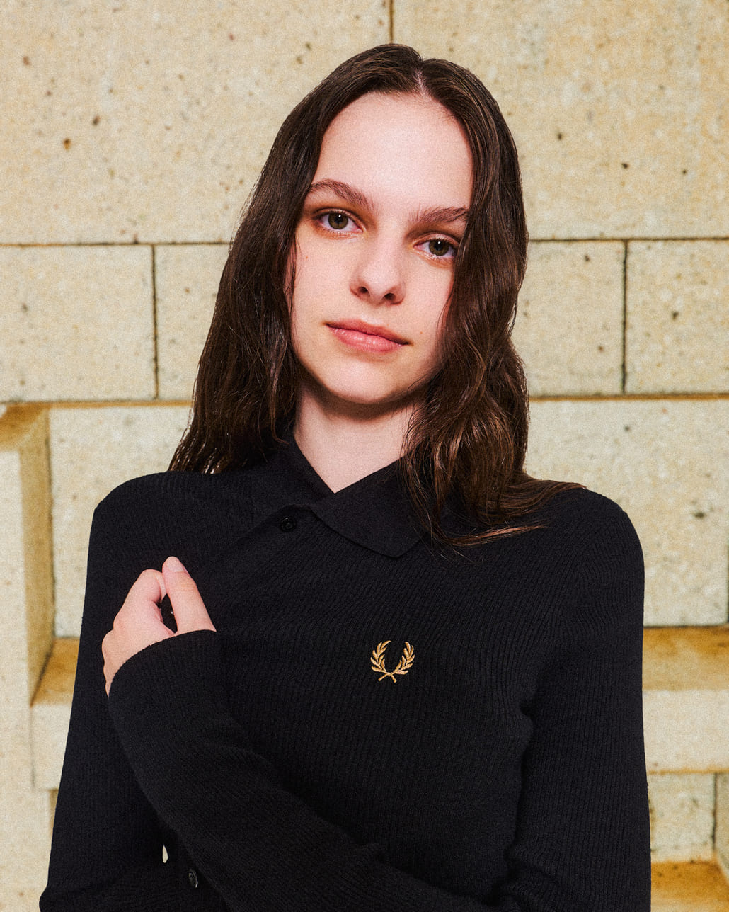 FRED PERRY [フレッドペリー] 別注 ワンポイントロゴ刺繍 リブニットポロシャツ [FPW-25A-009JF]です。