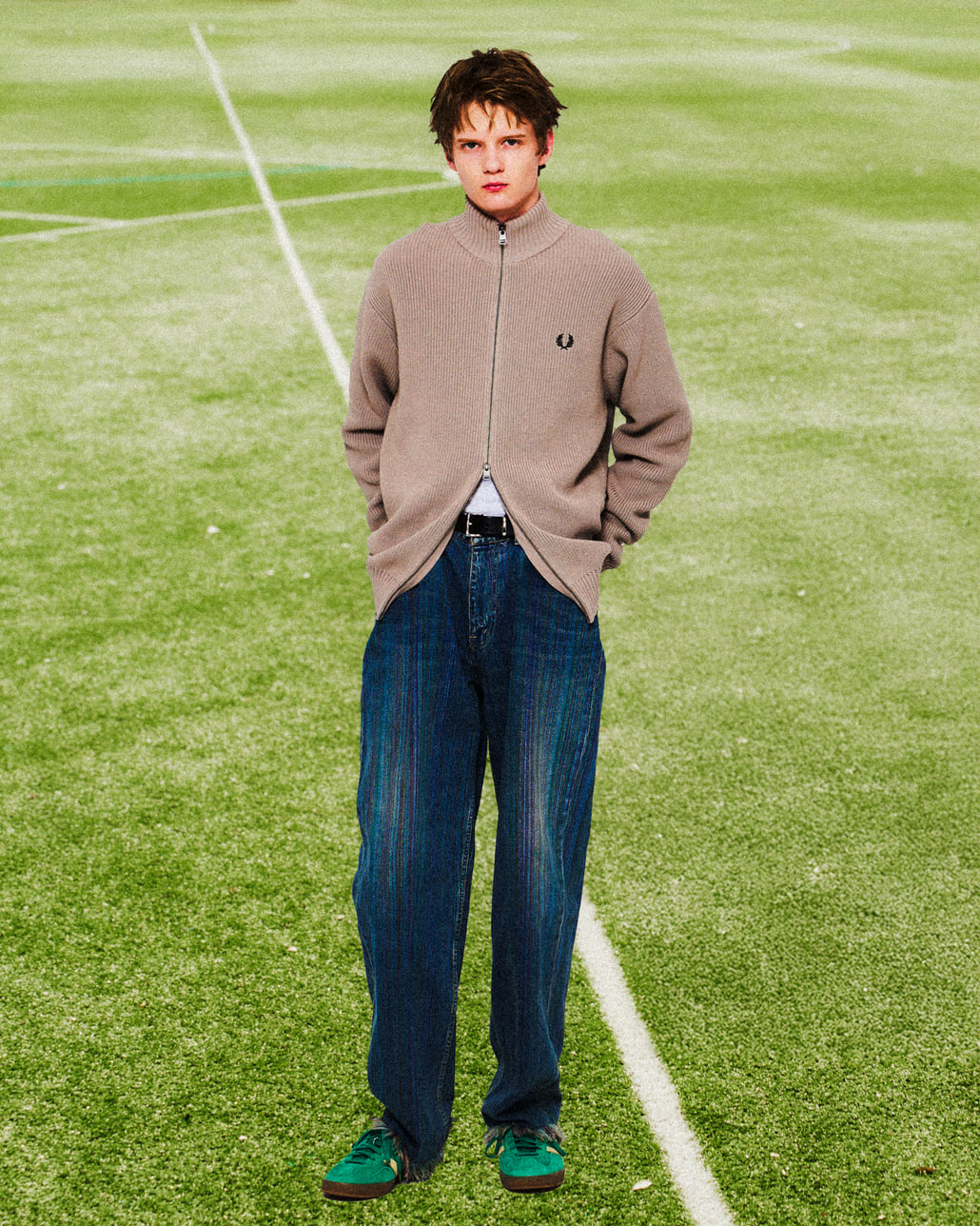 FRED PERRY [フレッドペリー] 別注 ドライバーズニット [FPM-25A-028JF]です。