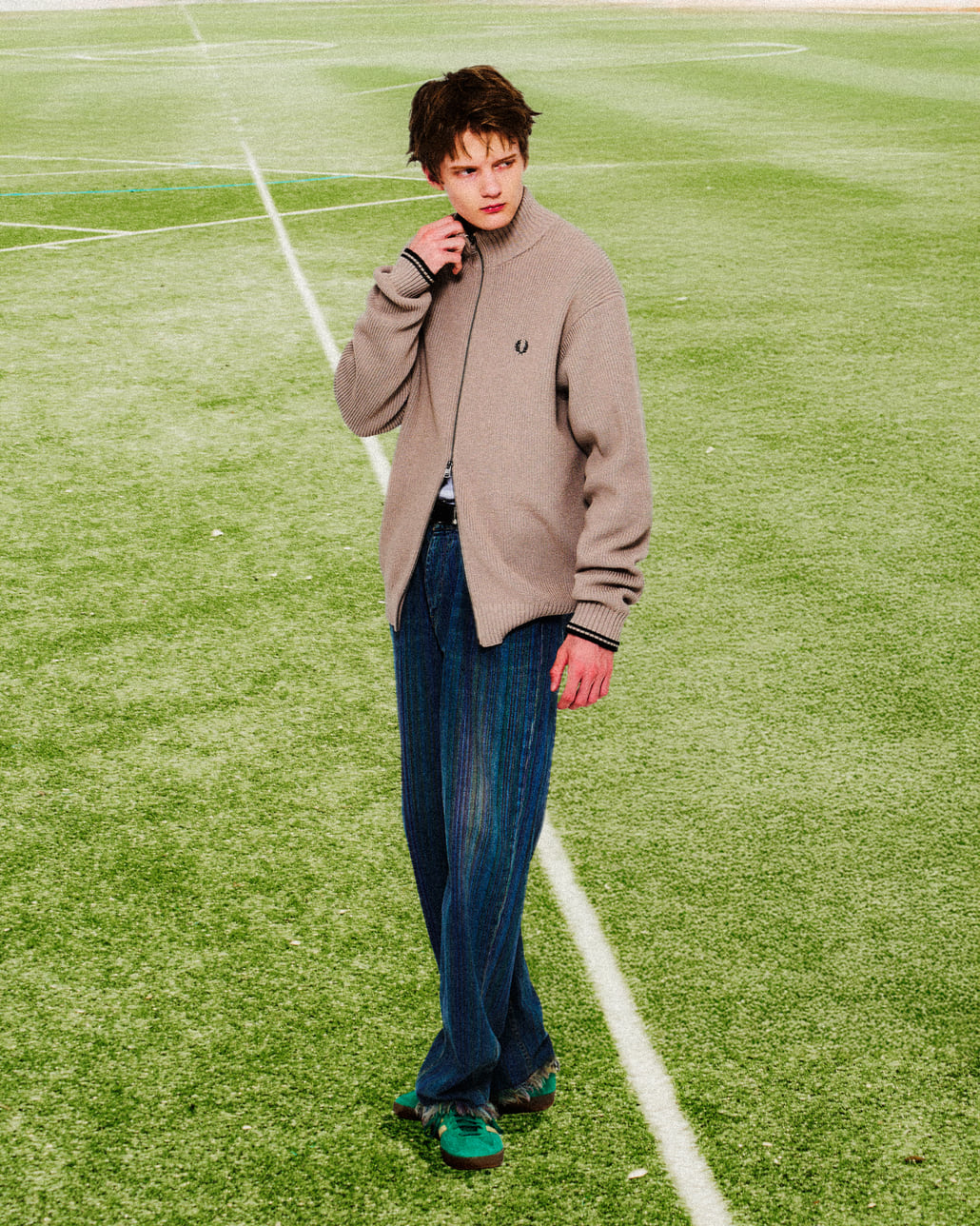 FRED PERRY [フレッドペリー] 別注 ドライバーズニット [FPM-25A-028JF]です。