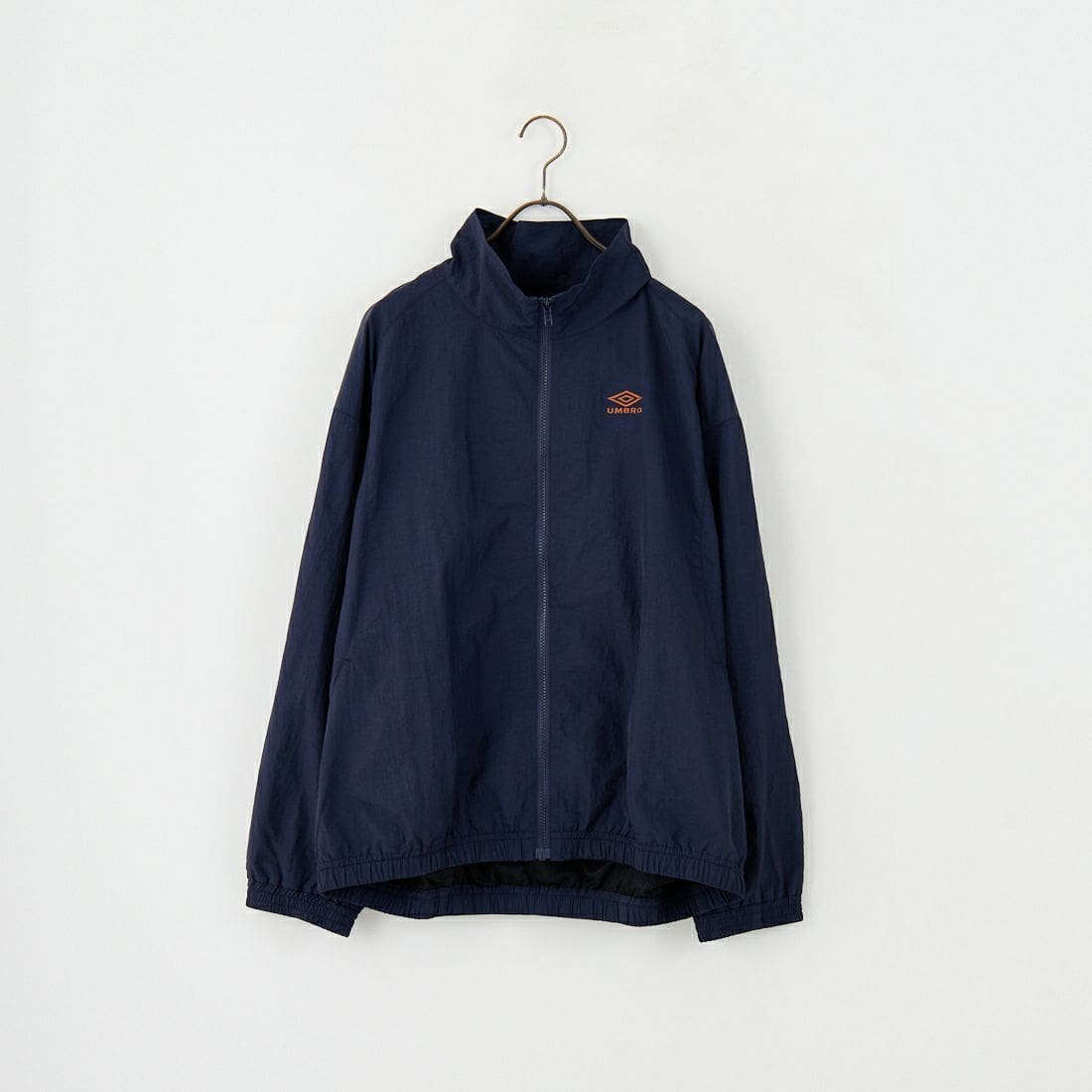 UMBRO [アンブロ] 別注 ナイロントラックブルゾン [KBT126-NK-JK1-MS-JF]の商品画像です。