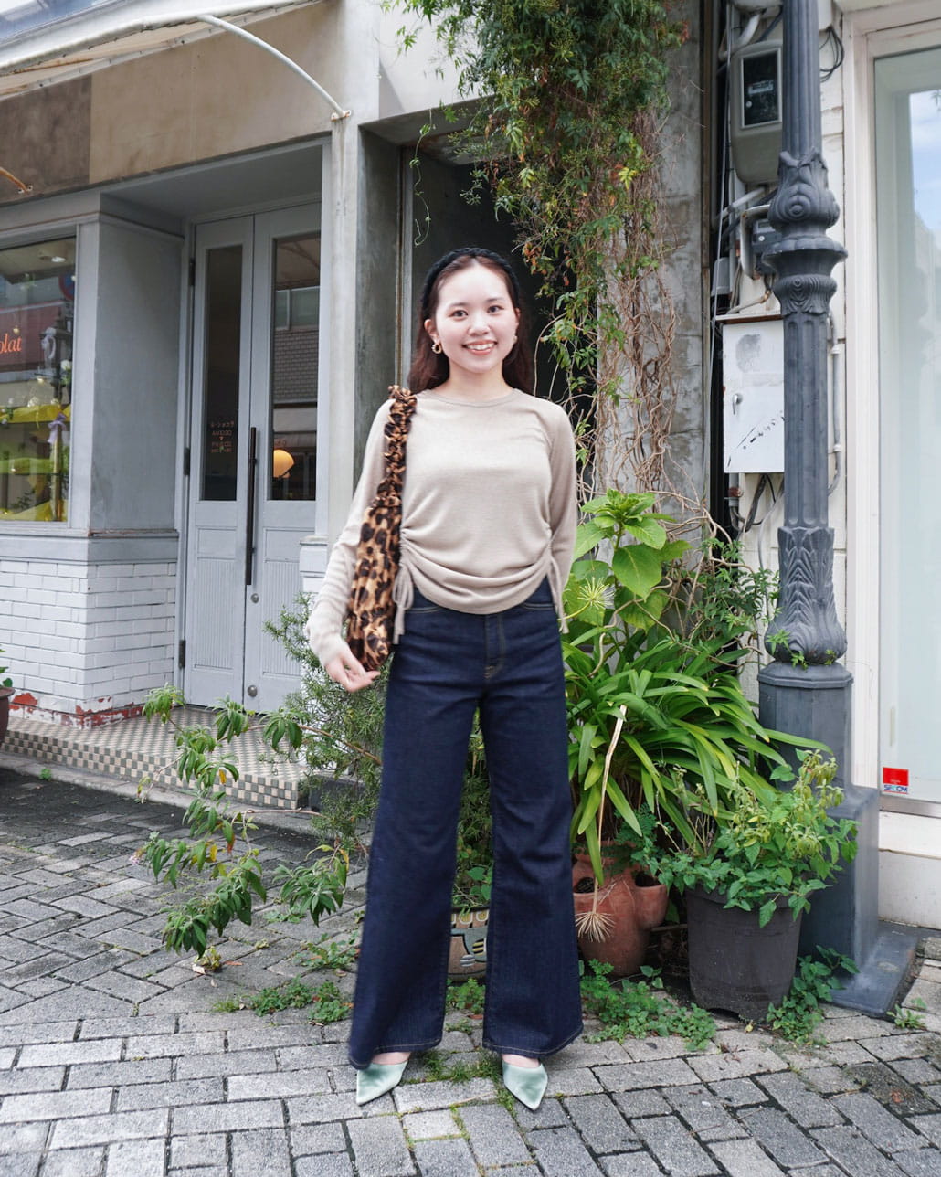 「秋はじめ、デニムはじめ」人気レディーススタッフが選ぶ、秋のおススメデニム特集のスタイリング写真です。