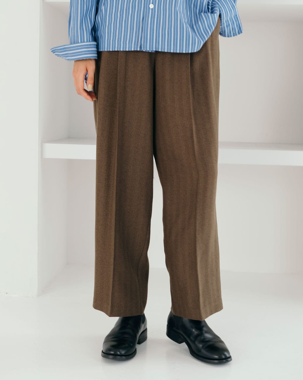 USINE [ユジーヌ] オーバーサイズドレスシャツ [IN1-SH-5]とエンジェルウールタートルネックカットソー [21256067]とイージーケアウールライク 2タックワイドパンツ [21256060]