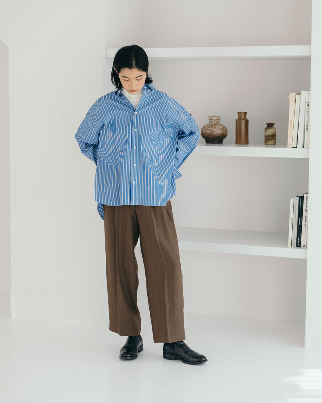 USINE [ユジーヌ] オーバーサイズドレスシャツ [IN1-SH-5]とエンジェルウールタートルネックカットソー [21256067]とイージーケアウールライク 2タックワイドパンツ [21256060]