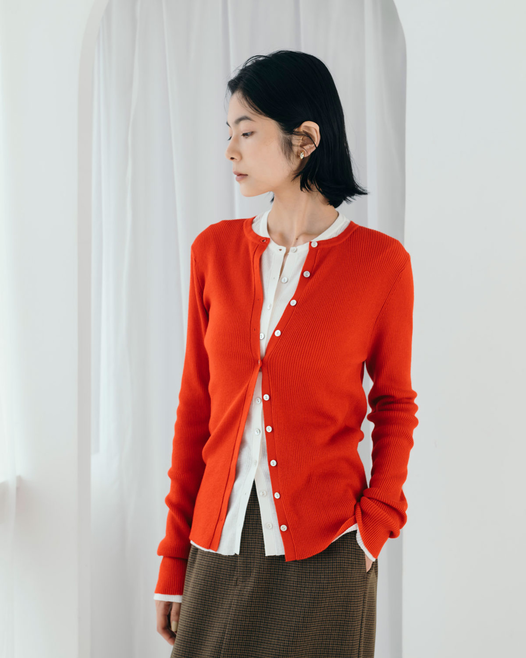 USINE [ユジーヌ] リブニットカーディガン [11256842]とイージーケアウールライクタイトスカート [21256061]のコーディネートです。