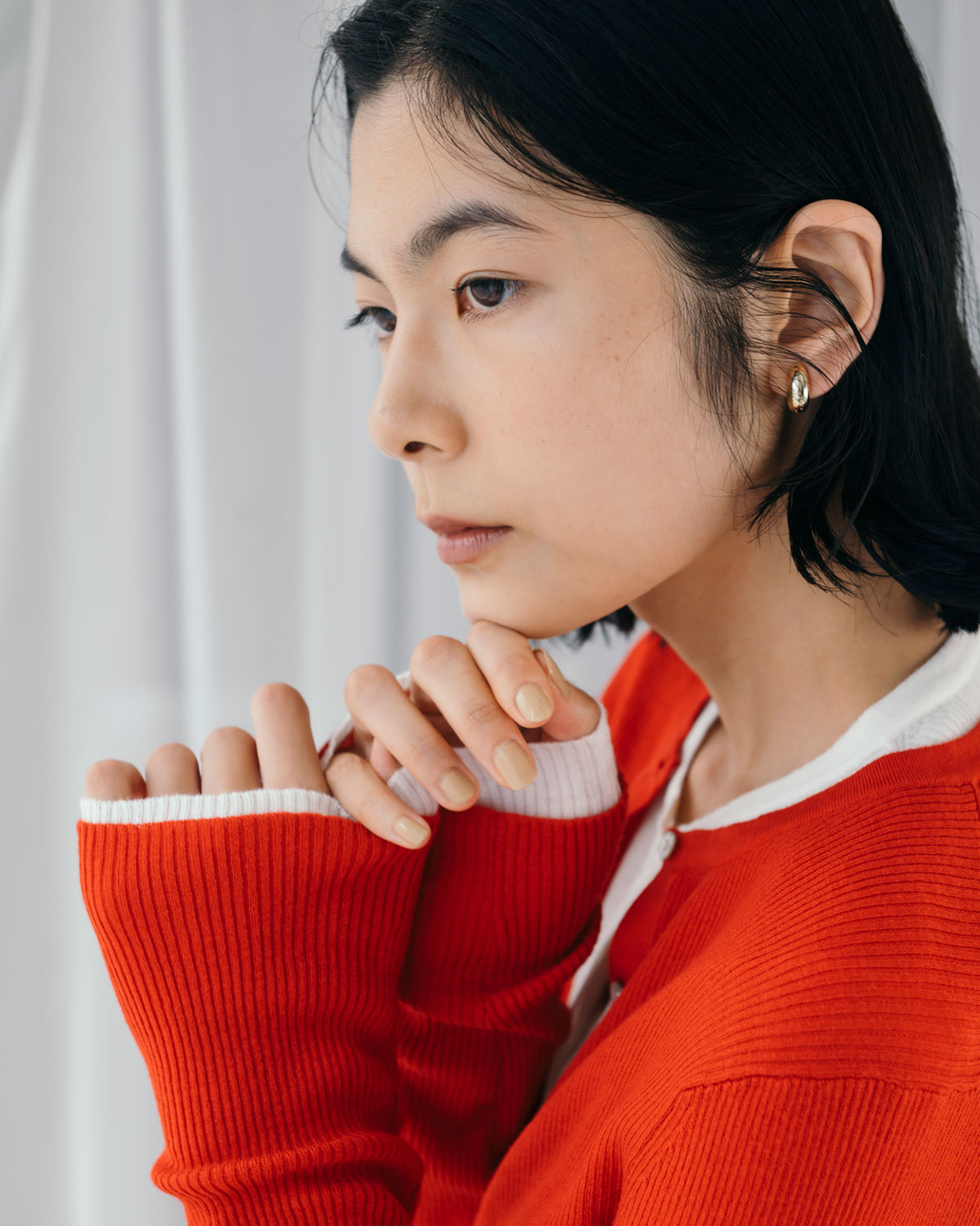 USINE [ユジーヌ] リブニットカーディガン [11256842]とイージーケアウールライクタイトスカート [21256061]のコーディネートです。