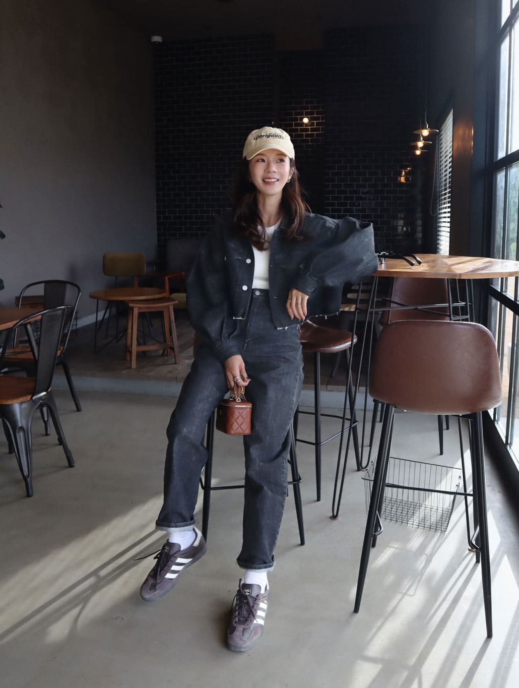 epa [エパ] バルーンスリーブショートジャケット [MXEP07L]とワイドストレートジーンズ [MXEP06L]のコーディネート写真です。