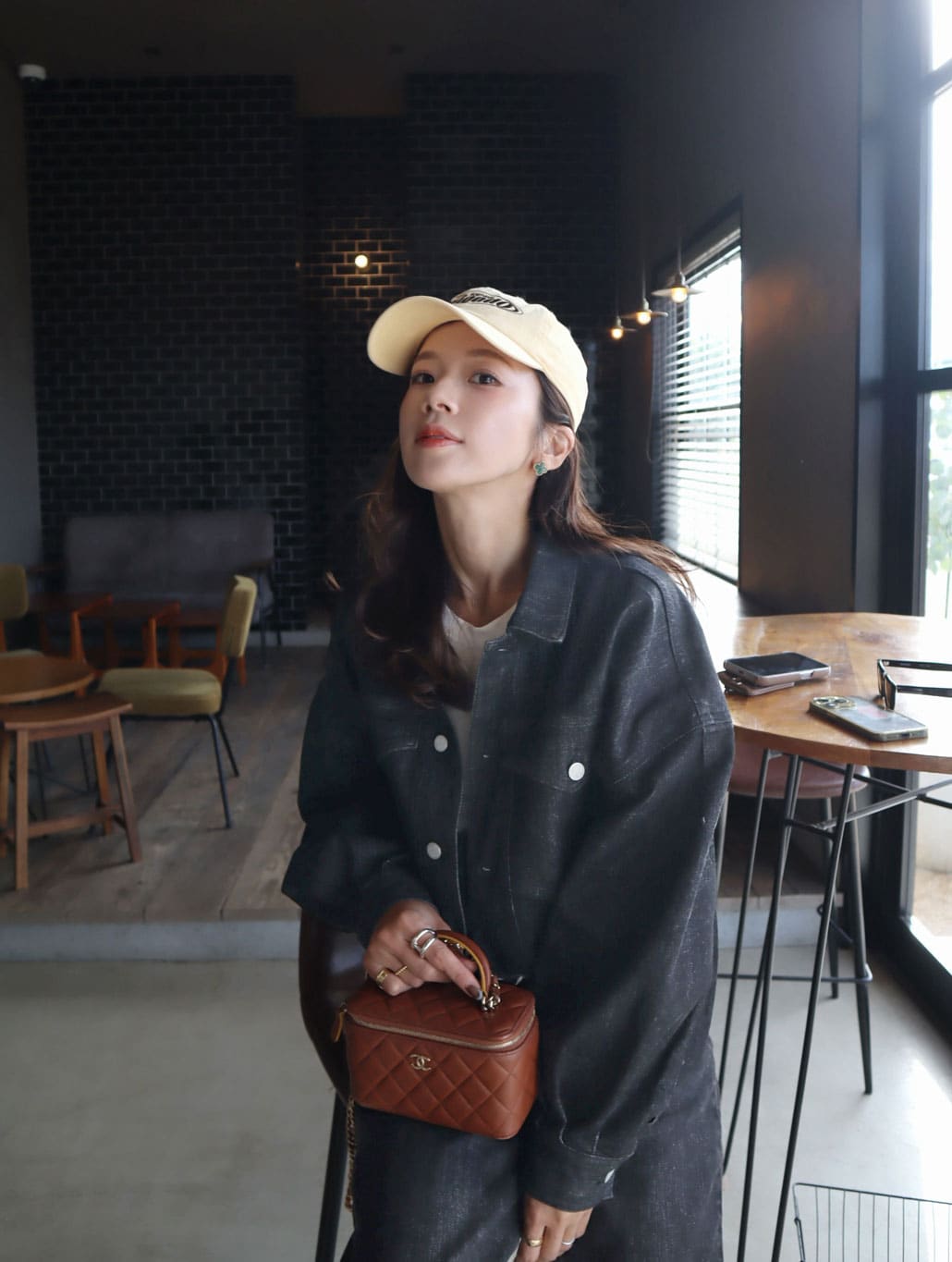 epa [エパ] バルーンスリーブショートジャケット [MXEP07L]とワイドストレートジーンズ [MXEP06L]のコーディネート写真です。