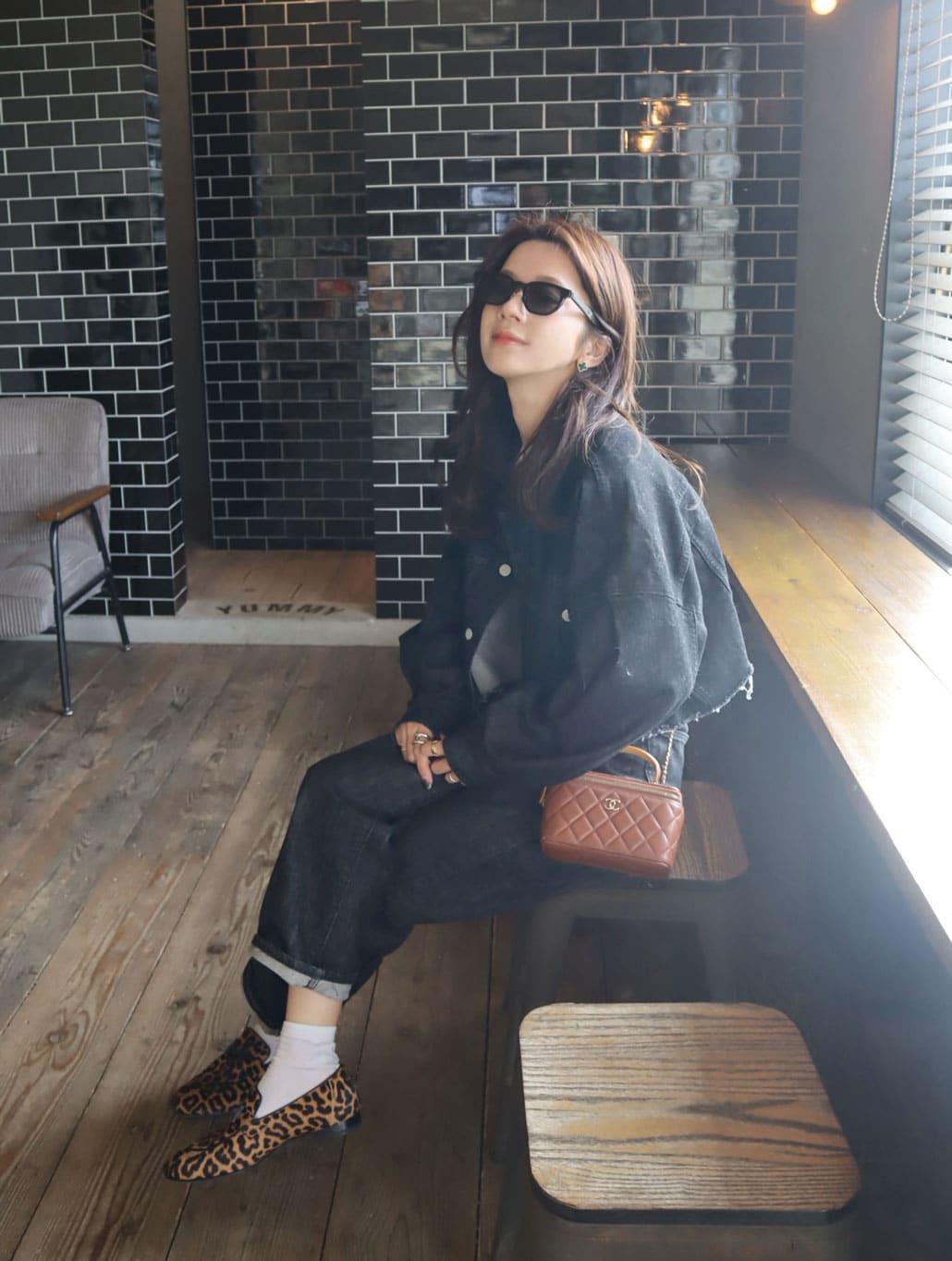 epa [エパ] バルーンスリーブショートジャケット [MXEP07L]とワイドストレートジーンズ [MXEP06L]のコーディネート写真です。