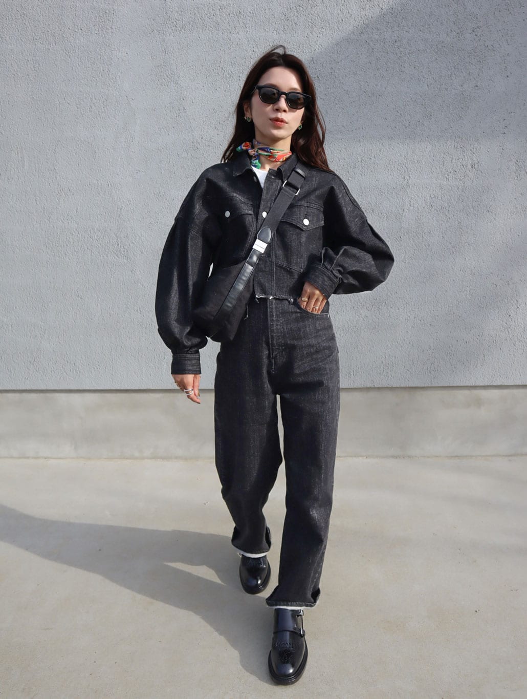 epa [エパ] バルーンスリーブショートジャケット [MXEP07L]とワイドストレートジーンズ [MXEP06L]のコーディネート写真です。