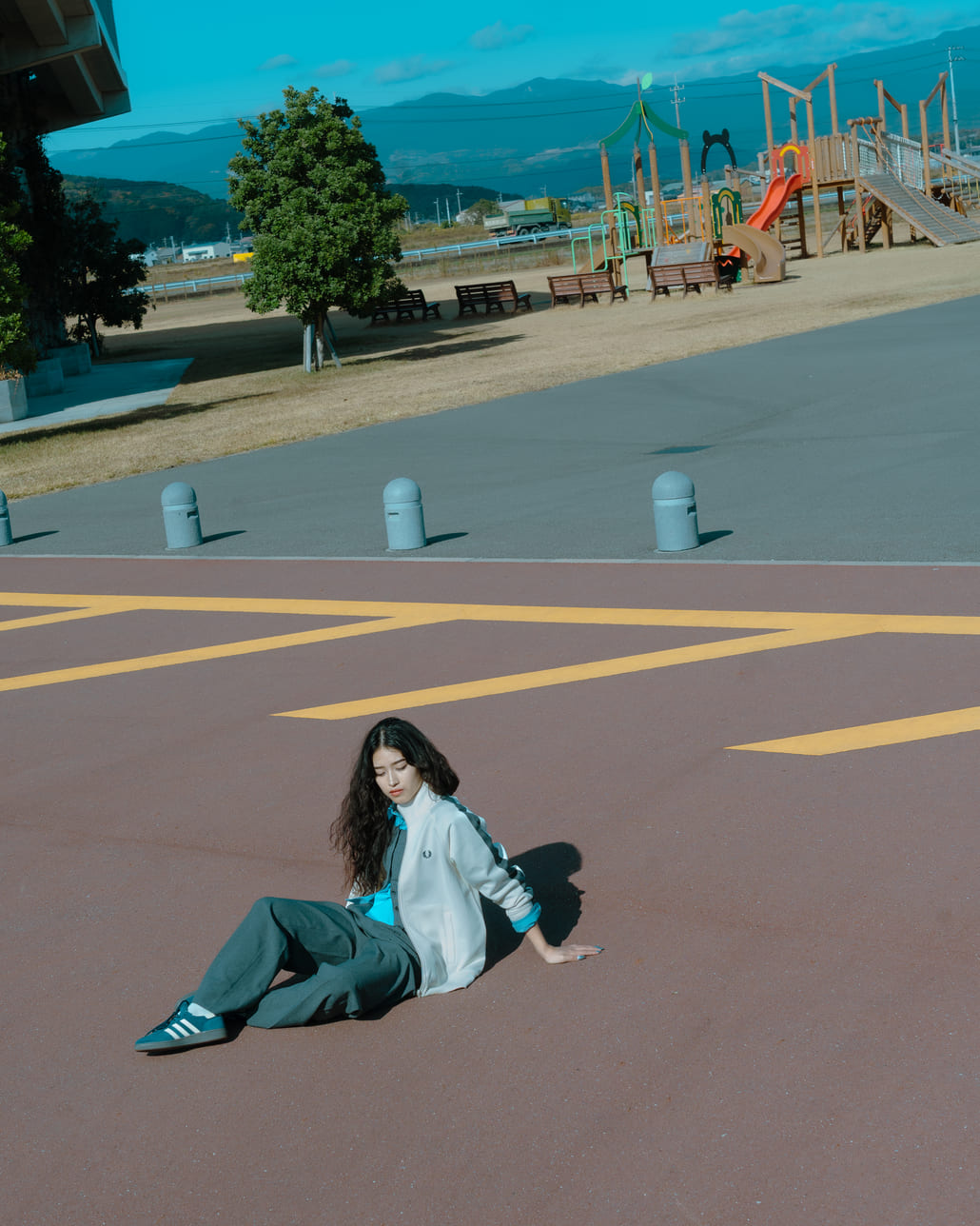 FRED PERRY [フレッドペリー] 別注 配色ライン トラックジャケット [FPM-25A-029JF]です。