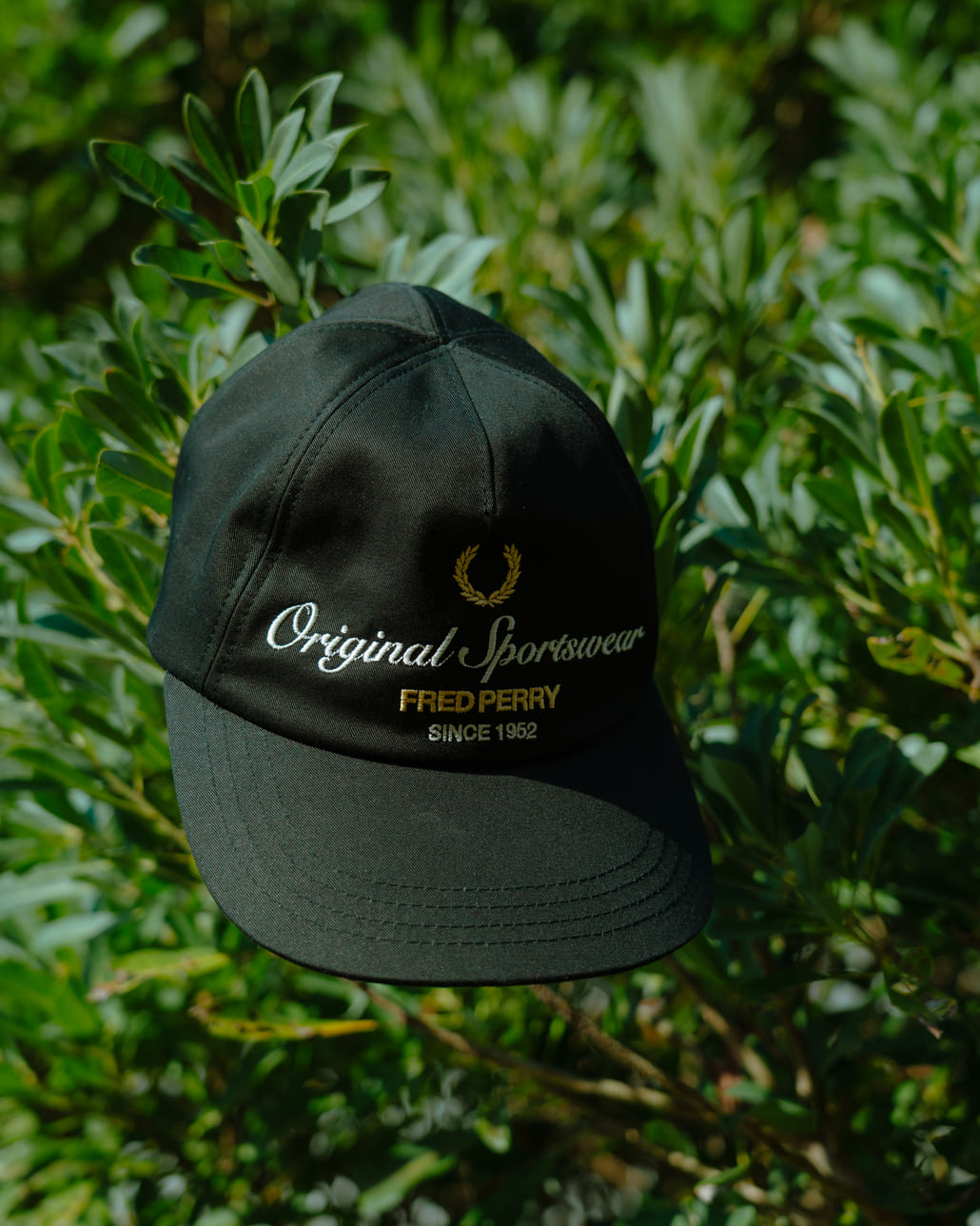 FRED PERRY [フレッドペリー] 別注 ブランデッドツイルキャップ [FPA-26S-038JF]です。