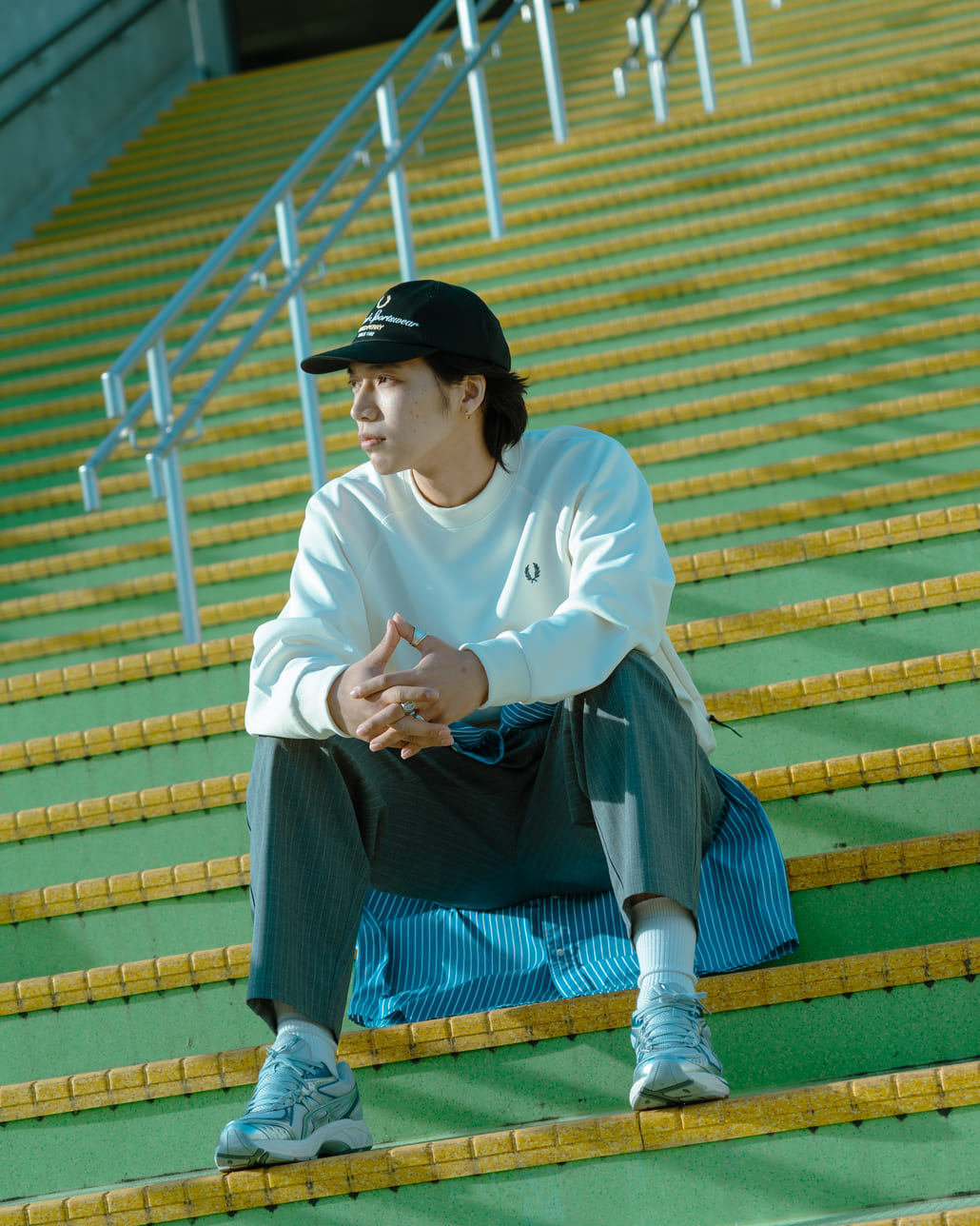 FRED PERRY [フレッドペリー] 別注 ブランデッドツイルキャップ [FPA-26S-038JF]とFRED PERRY [フレッドペリー] 別注 トラック クルーネックプルオーバー [FPM-25A-030JF]です。