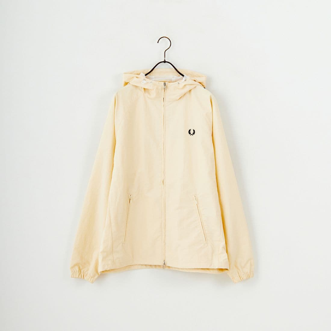 FRED PERRY [フレッドペリー] 別注 フード刺繍 ナイロンシェルジャケット [FPM-25A-031JF]です。