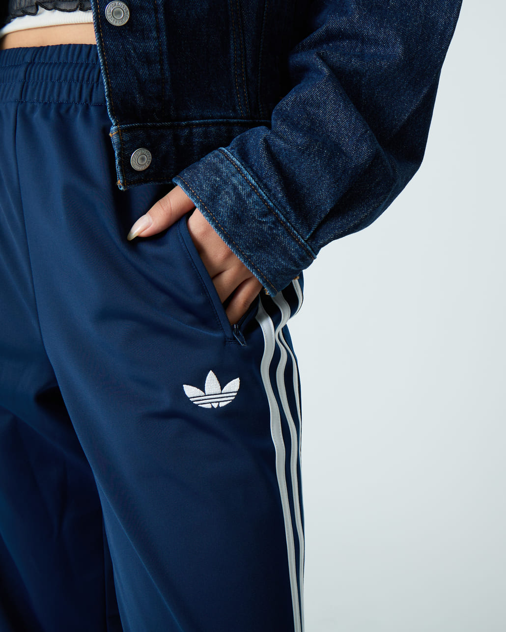 adidas Originals [アディダス オリジナルス] ファイヤーバード トラックパンツです。