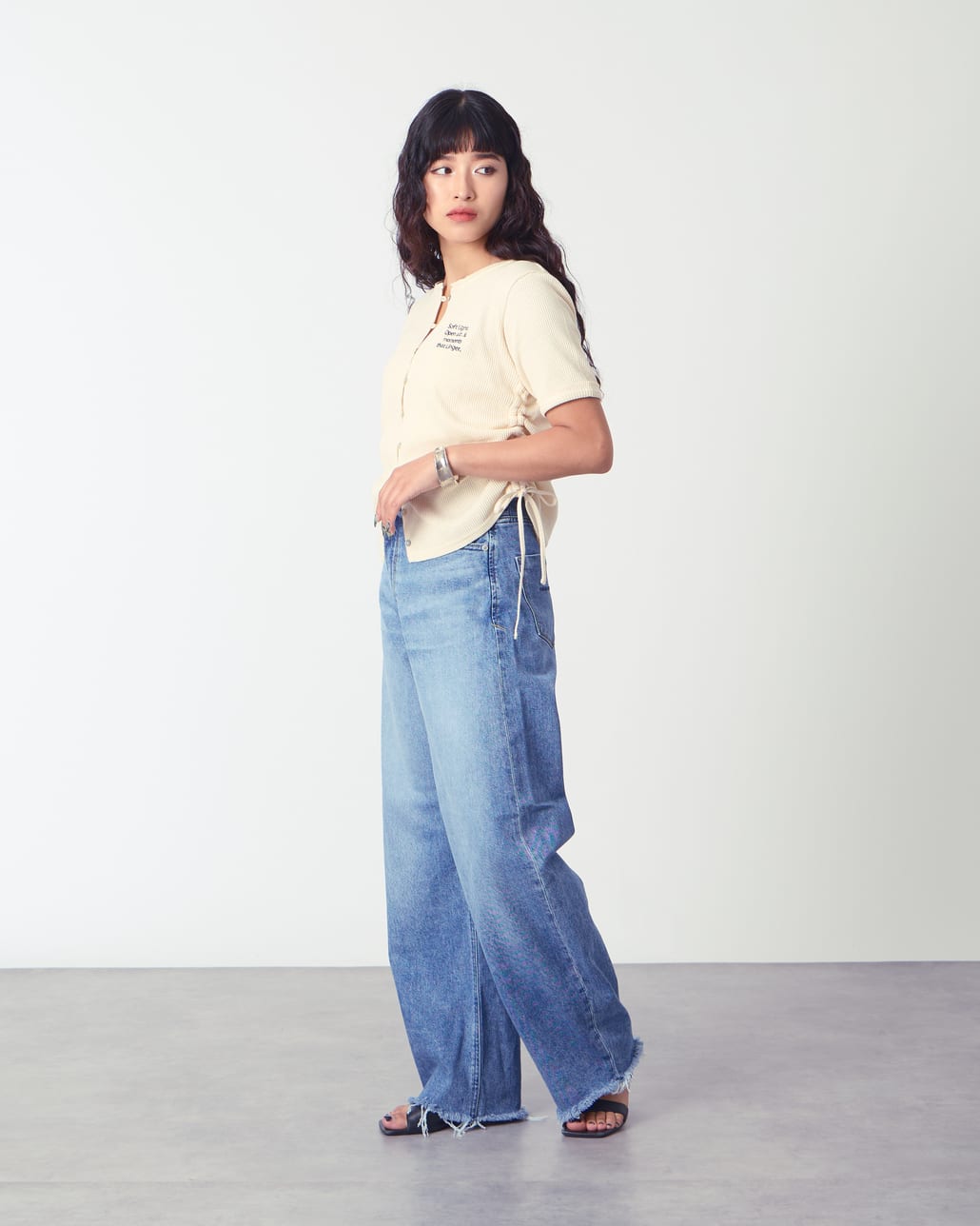 YANUK [ヤヌーク] カーブテーパード LAURA/ローラ [57141314]のスタイリングです。