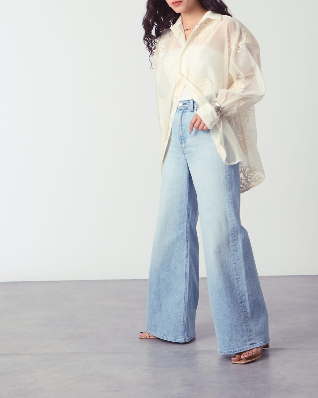 YANUK [ヤヌーク] ワイドフレアデニム [57161382]のスタイリングです。