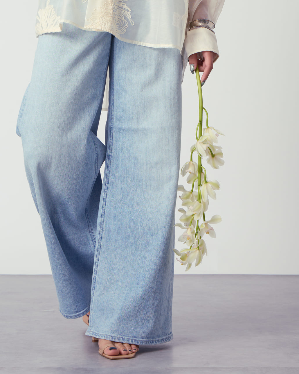 YANUK [ヤヌーク] ワイドフレアデニム [57161382]のスタイリングです。