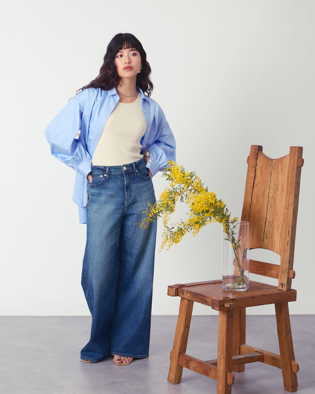 YANUK [ヤヌーク] バギーストレートデニム MARY/メアリー [57161021]のスタイリングです。