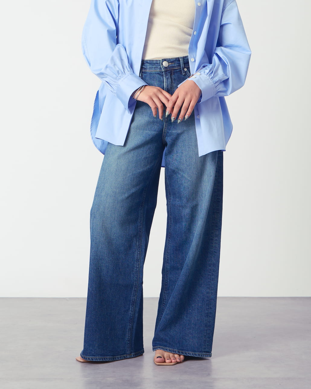 YANUK [ヤヌーク] バギーストレートデニム MARY/メアリー [57161021]のスタイリングです。