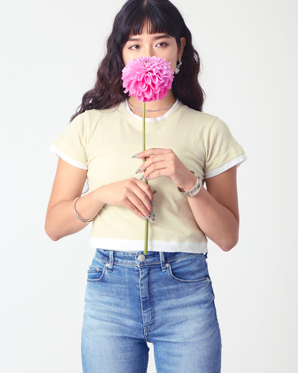 YANUK [ヤヌーク] ブーツカットデニム [57153341]のスタイリングです。