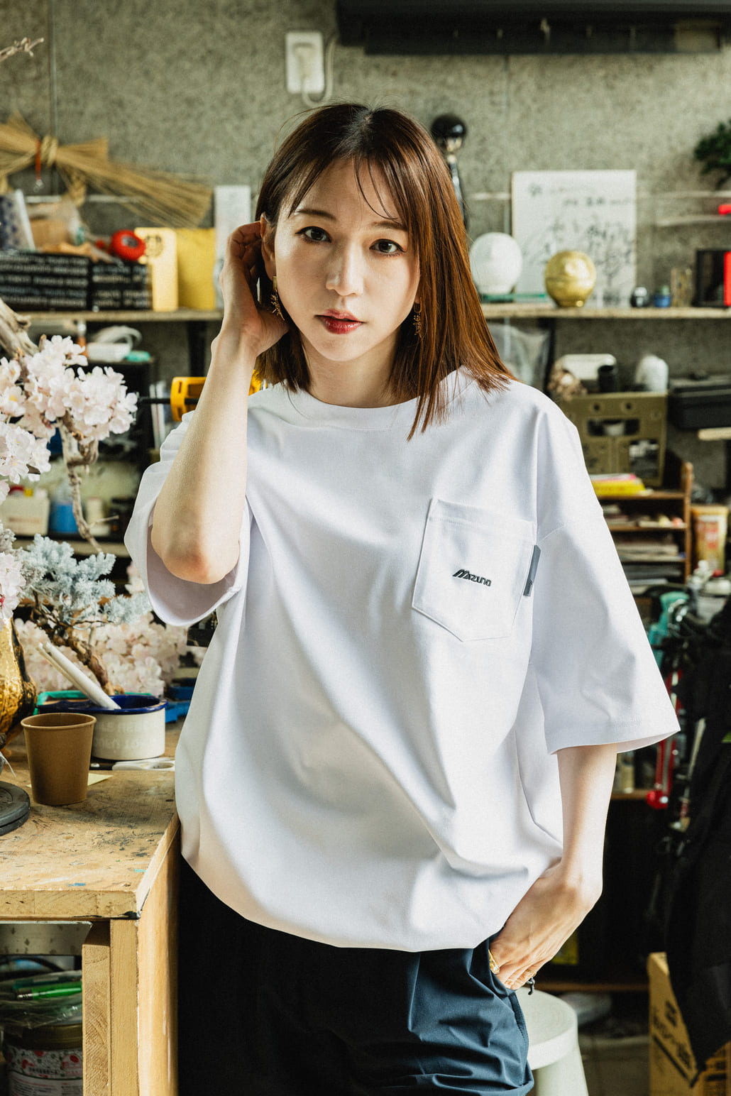 MIZUNO [ミズノ] 別注 ポケット付き ワンポイントロゴ刺繍Tシャツ [D2JADW03-JF]と別注 4WAYストレッチ イージーパンツ [D2JFDW01-JF]のスタイリングです。