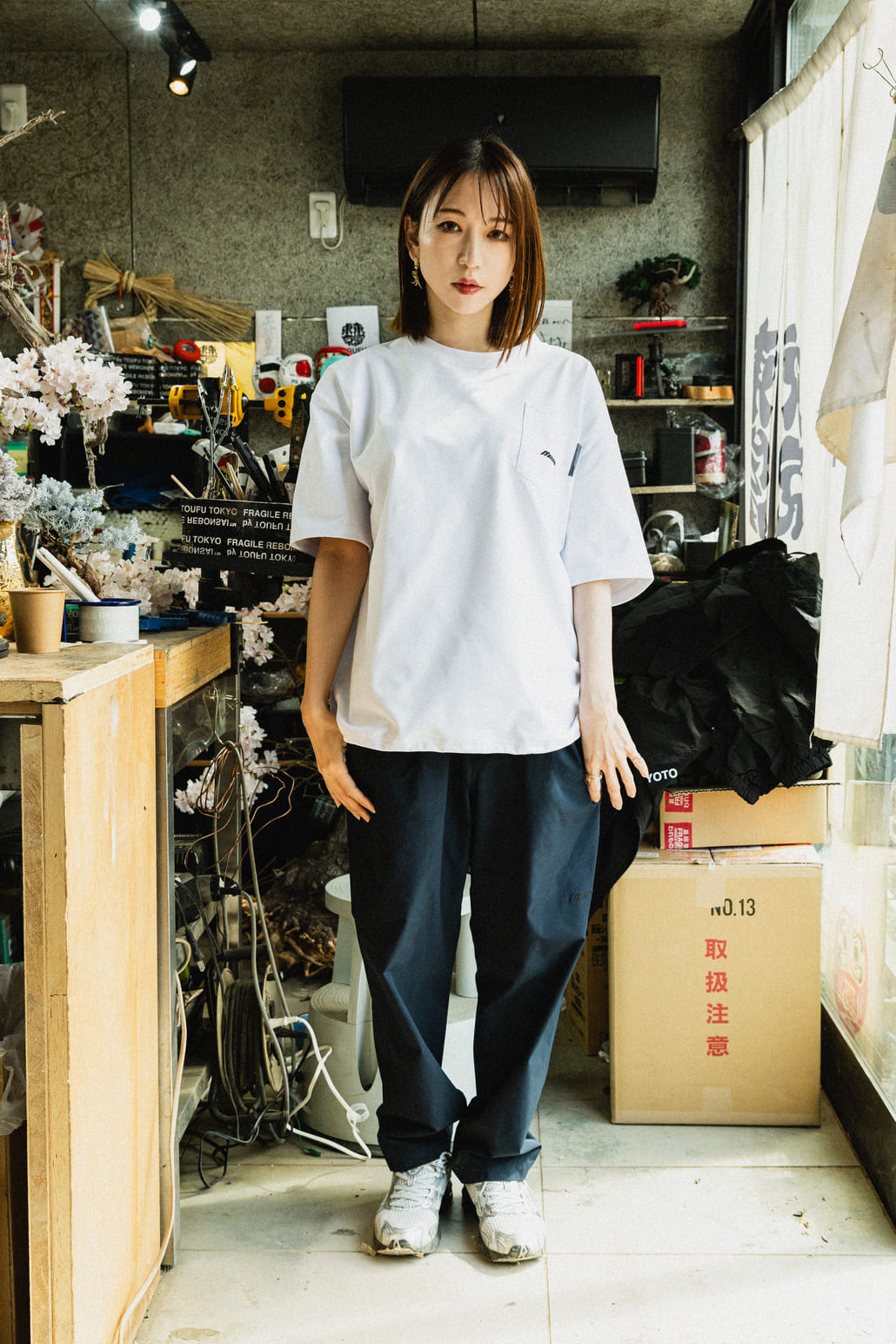 MIZUNO [ミズノ] 別注 ポケット付き ワンポイントロゴ刺繍Tシャツ [D2JADW03-JF]と別注 4WAYストレッチ イージーパンツ [D2JFDW01-JF]のスタイリングです。