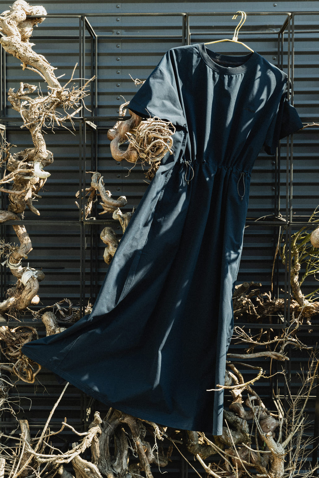 MIZUNO [ミズノ] 別注 4WAYストレッチ ギャザーデザインワンピース [D2JCDW01-JF]のスタイリングです。