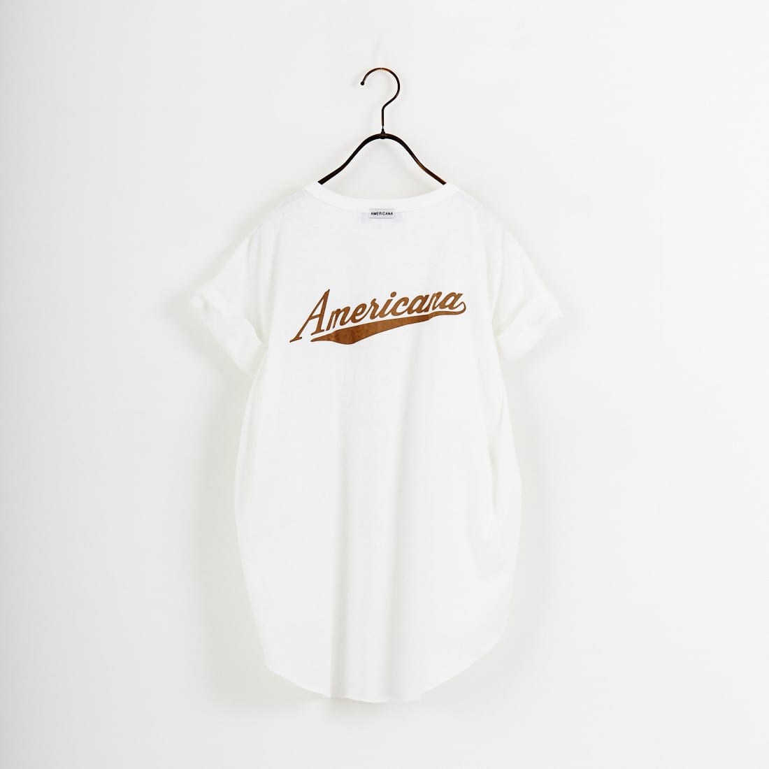 Americana × JEANS FACTORY [アメリカーナ × ジーンズファクトリー] 別注 Americana バックロゴ ラウンドヘムプリントTシャツ [ASO-M-852-1-JF]