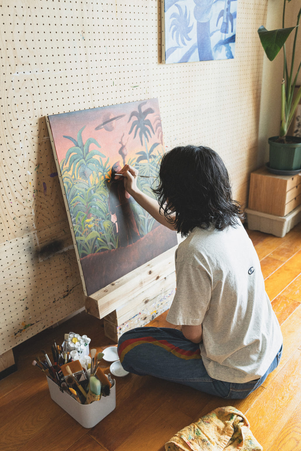 Champion [チャンピオン] 別注 スリーアイコン ロゴ刺繍ポケットTシャツ [C8-D334-JF]の着用画像です。